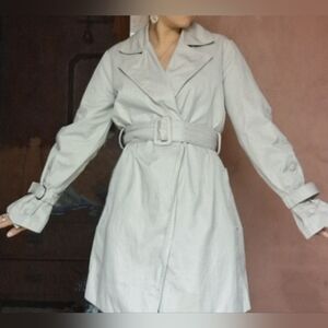 Womens Vera Wang Tan Trench Coat size Medium